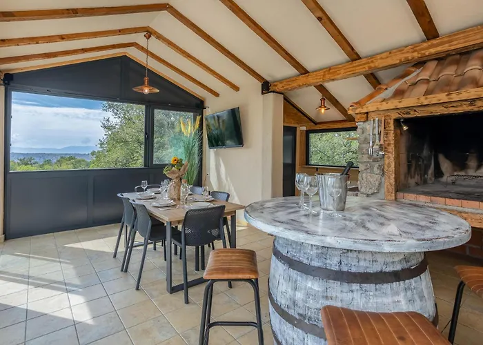 Two-bedroom In Σπίτι διακοπών Šmrika
