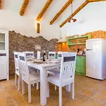 Feriehus Two-bedroom In Šmrika