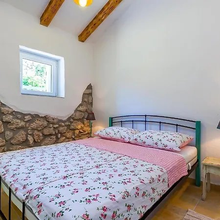 Lovely Home In Smrika With Wifi * Smrika