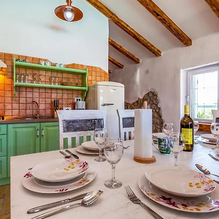 Two-bedroom In Casa vacanze Šmrika