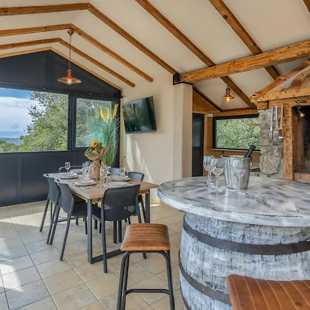 Two-bedroom In Casa vacanze Šmrika