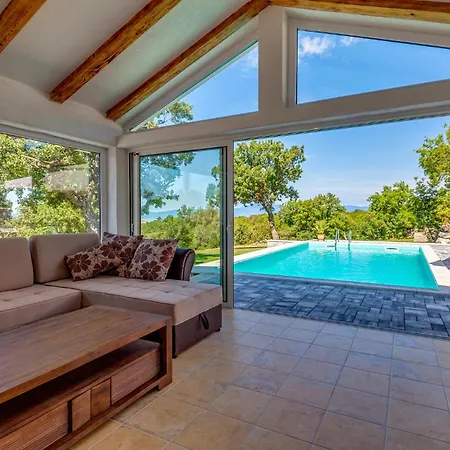 Lovely Home In Smrika With Wifi *