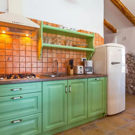 Lovely Home In Smrika With Wifi *