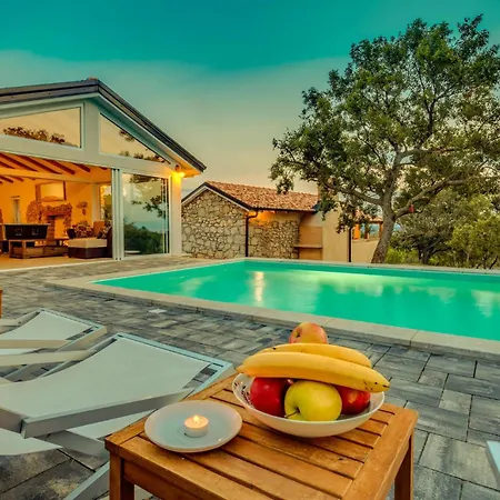 Stunning Home In Smrika *